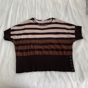 Kim Rogers Knit Short Sleeve Top. Tapered at the waist with buttons Plus Size 3X